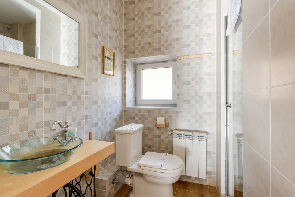 Best Layouts for Small Bathrooms